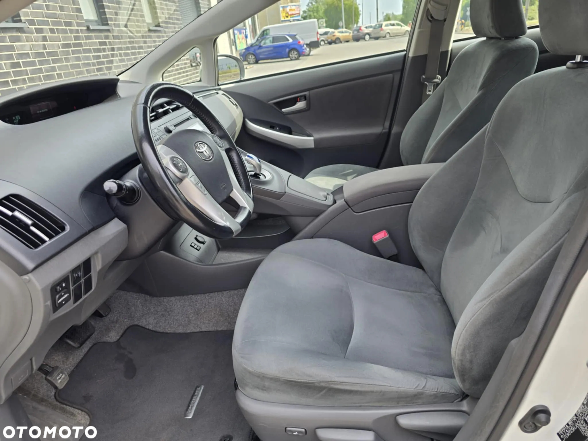 Toyota Prius (Hybrid) Executive - 20