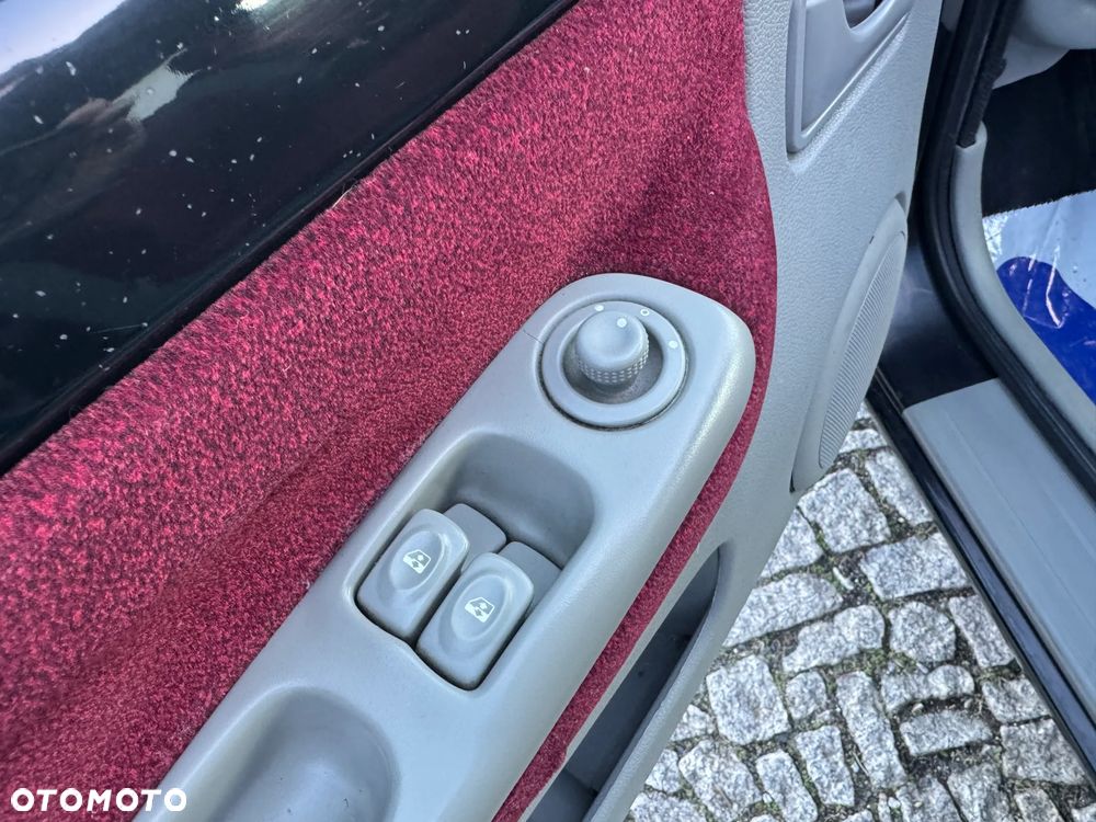 Renault Twingo 1.2 16V Privilege - 23