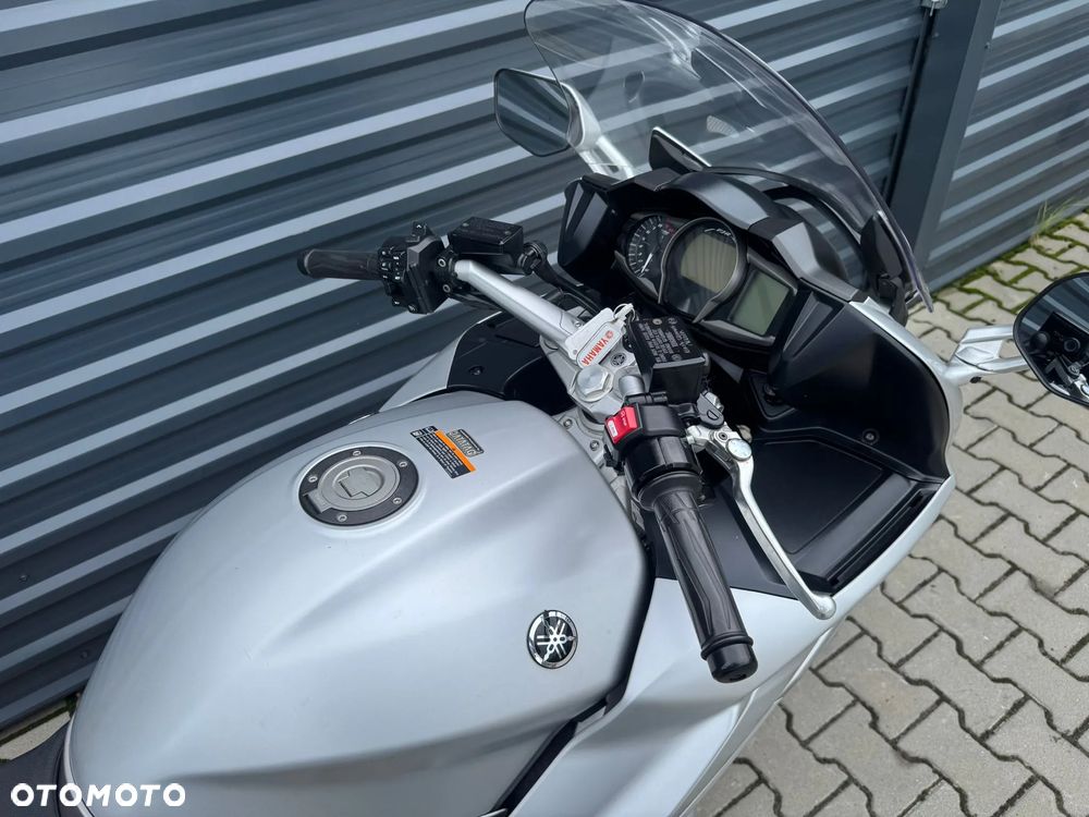 Yamaha FJR - 8