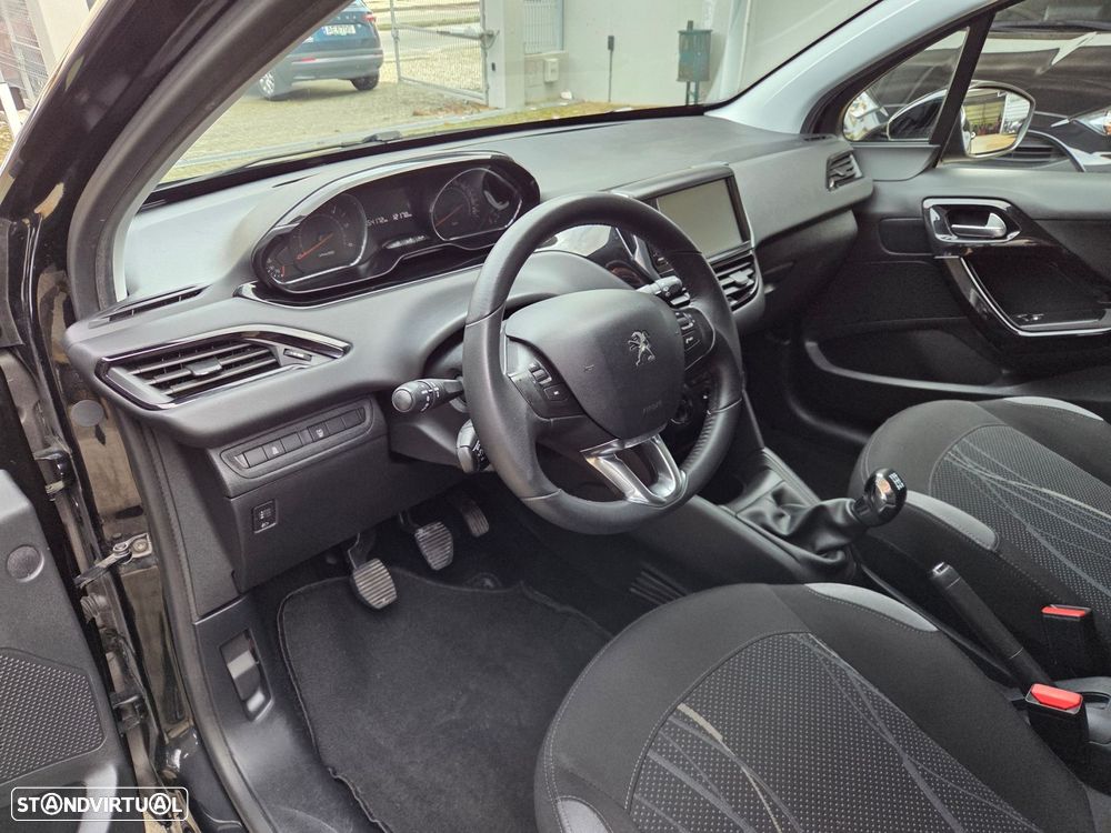 Peugeot 208 1.4 HDi SE Style - 12