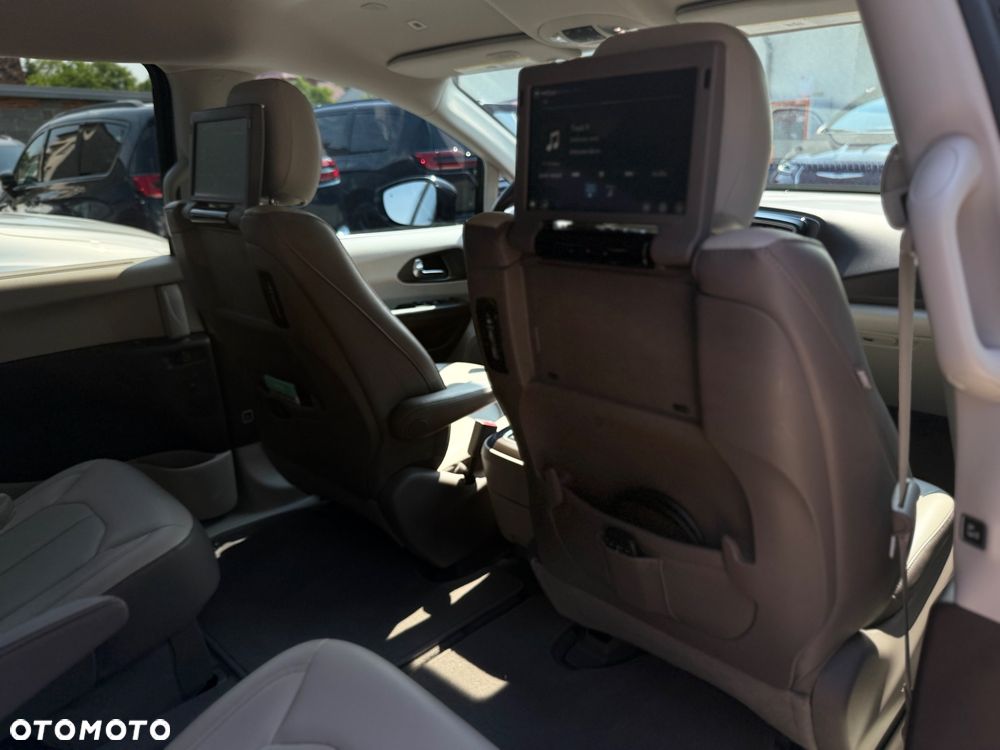 Chrysler Pacifica - 22