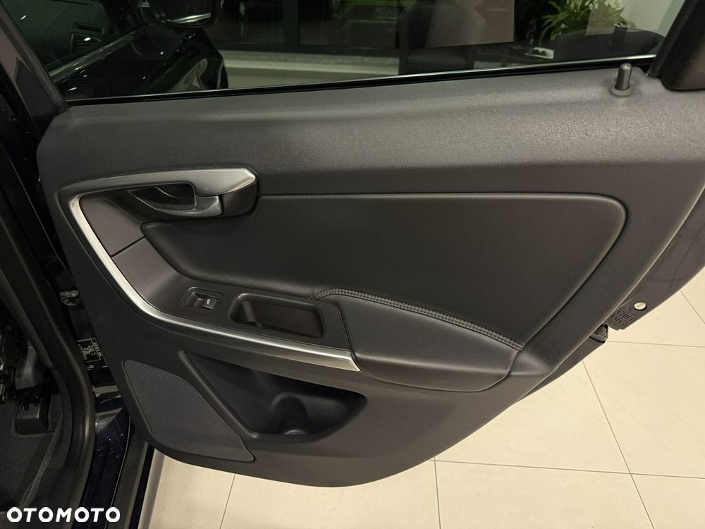 Volvo XC 60 D3 Drive-E Momentum - 23