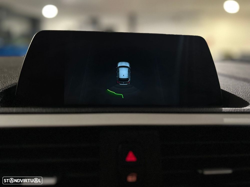 BMW 116 d Line Urban - 23