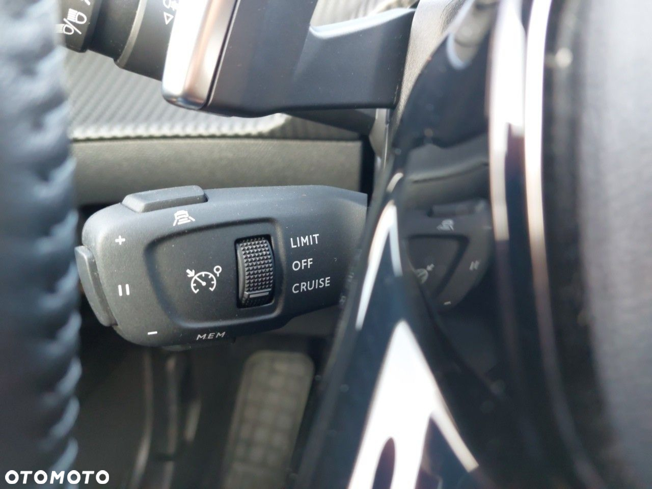 Peugeot 2008 1.2 PureTech Allure Pack S&S EAT8 - 16