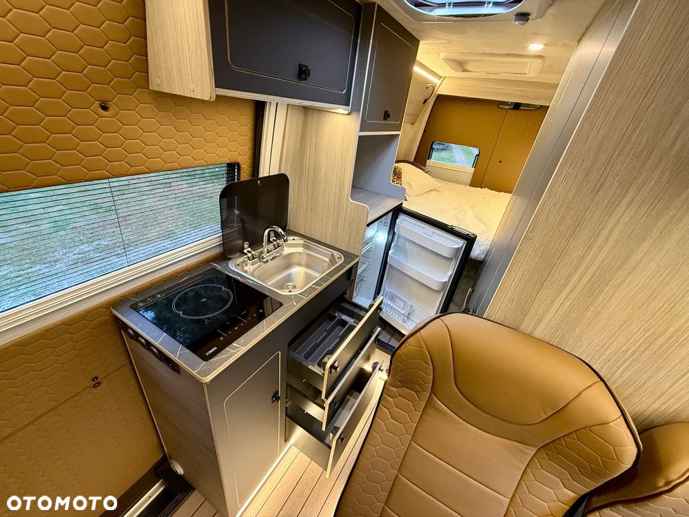 Mercedes-Benz Sprinter - 13