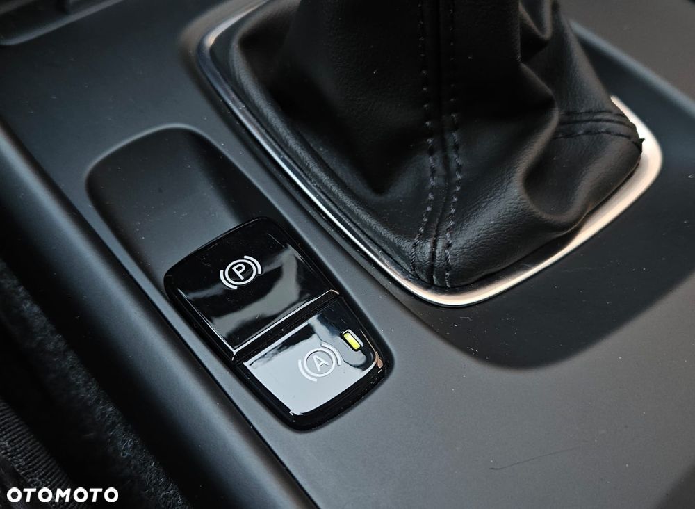 Volvo XC 40 T3 Momentum Pro - 24