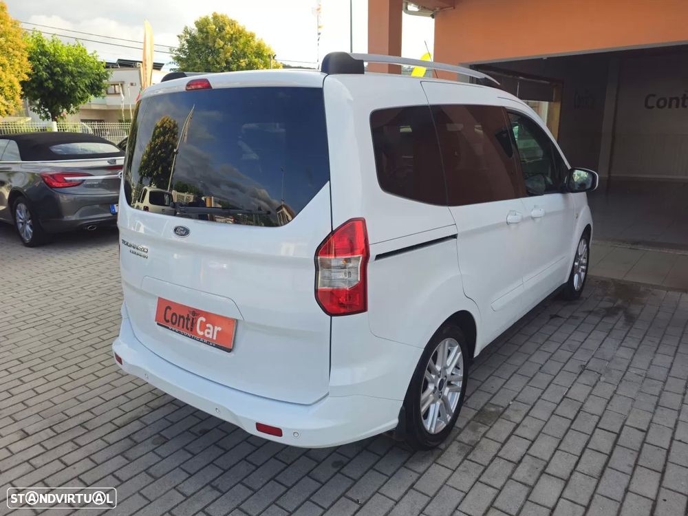 Ford Tourneo Courier 1.5 TDCi Titanium - 4