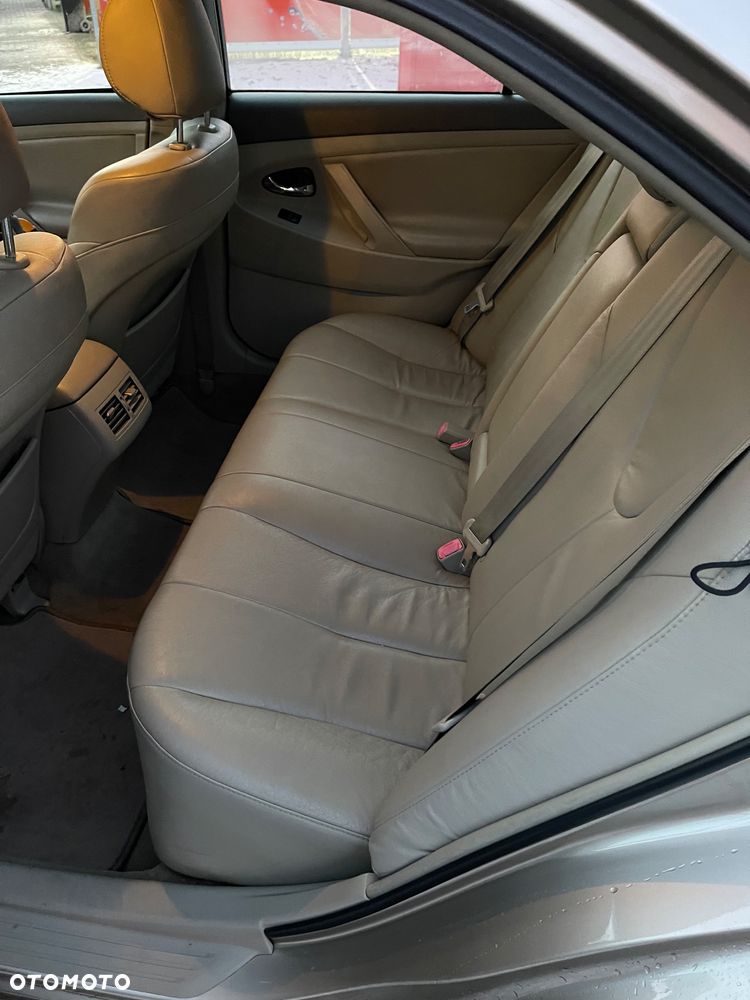 Toyota Camry - 9