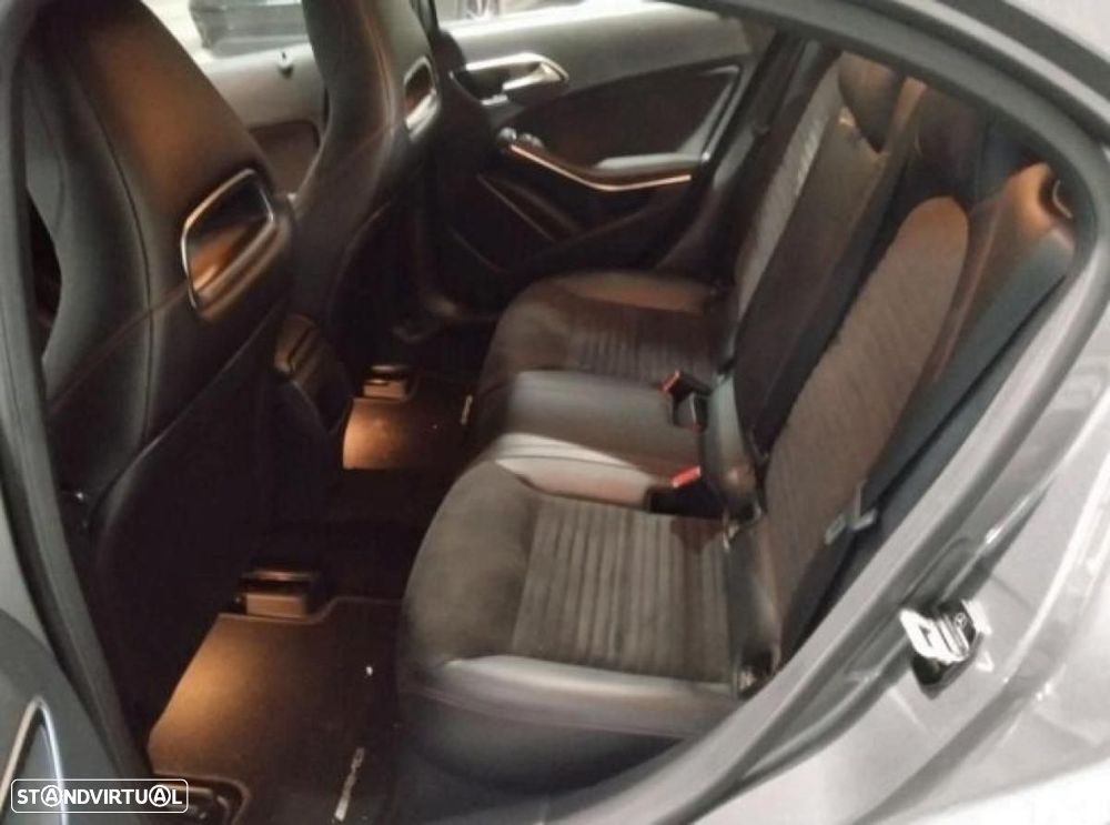 Mercedes-Benz A 180 d AMG Line - 4