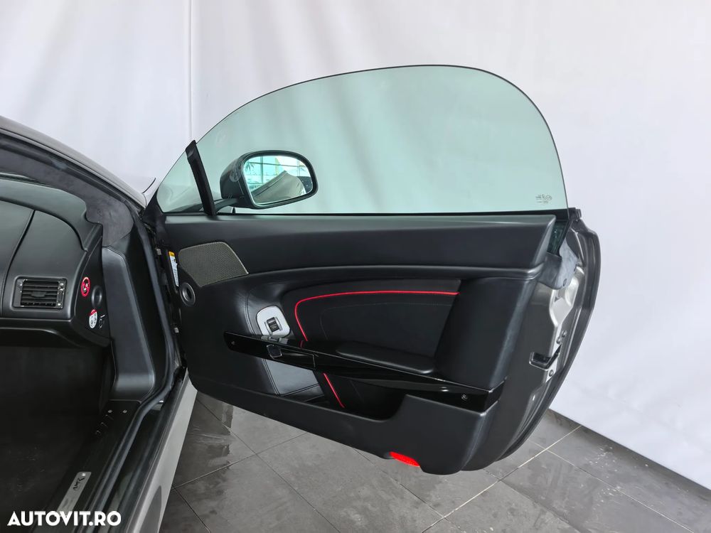 Aston Martin V8 Vantage S - 33