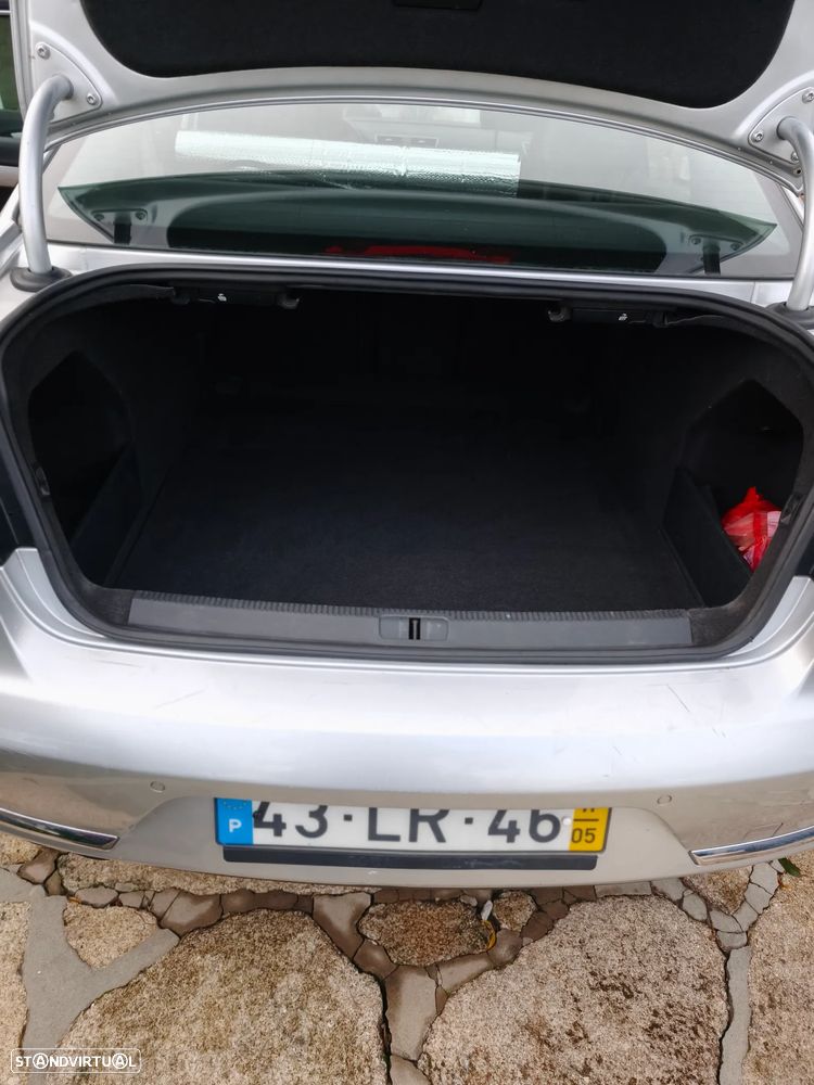 VW Passat 2.0 TDI Highline DSG - 4