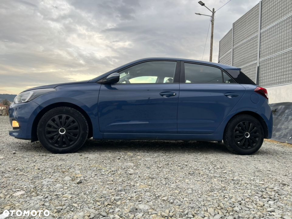 Hyundai i20 blue 1.2 - 7