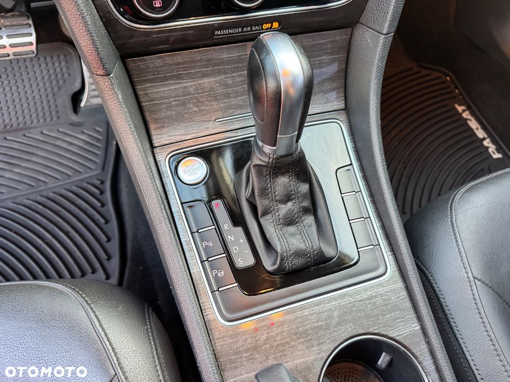 Volkswagen Passat - 12