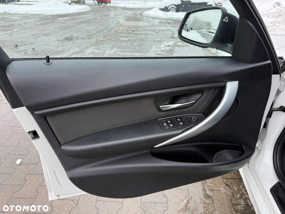 BMW Seria 3 320d xDrive Sport Line - 20