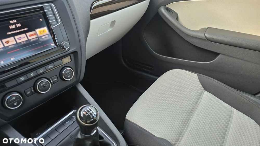 Volkswagen Jetta 1.4 TSI BMT Comfortline - 29