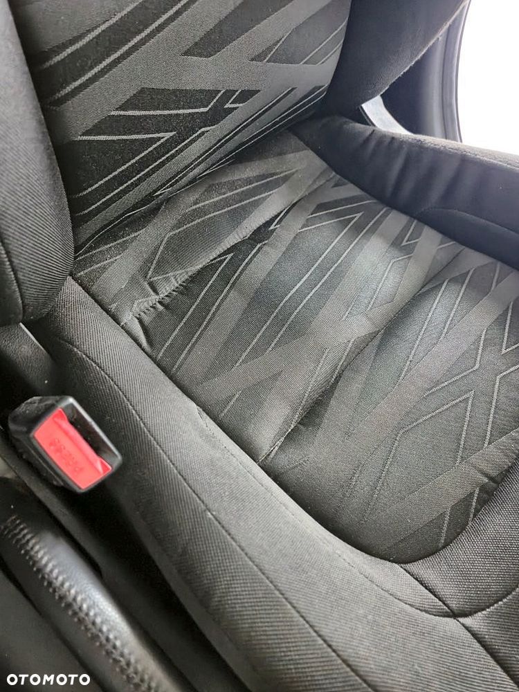 Kia Ceed - 10