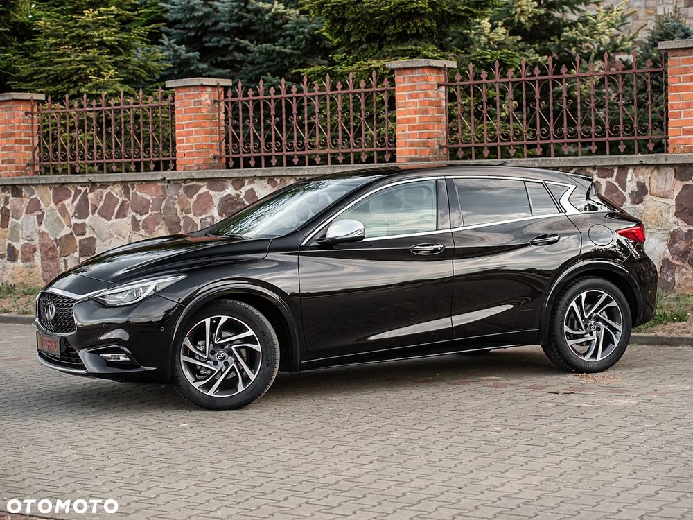 Infiniti Q30 - 15