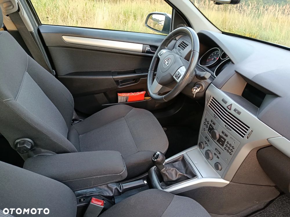 Opel Astra 1.6 Color Edition - 34