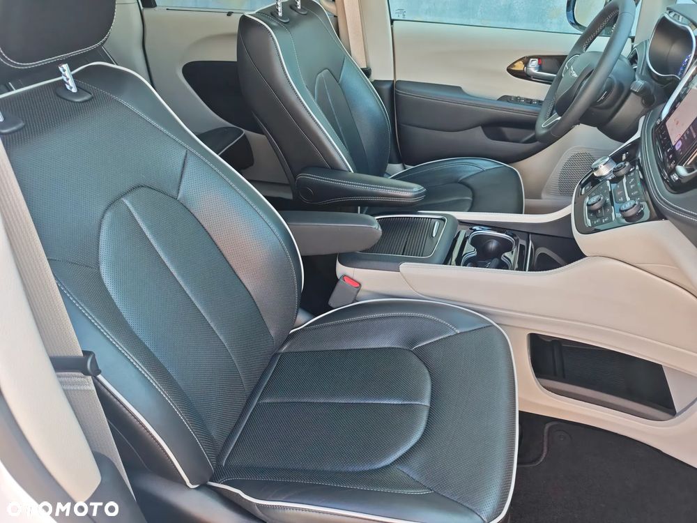 Chrysler Pacifica - 13