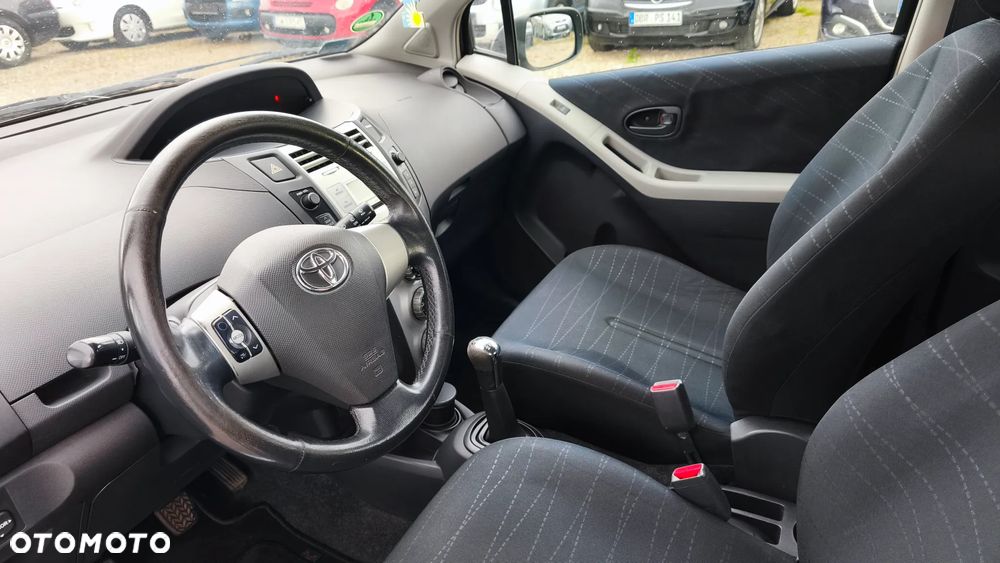 Toyota Yaris - 16