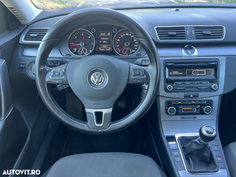 Volkswagen Passat - 8