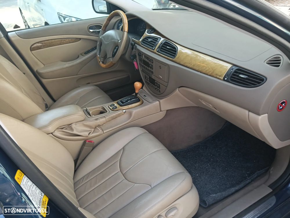 Jaguar S-Type 3.0 V6 Executive Auto. - 29