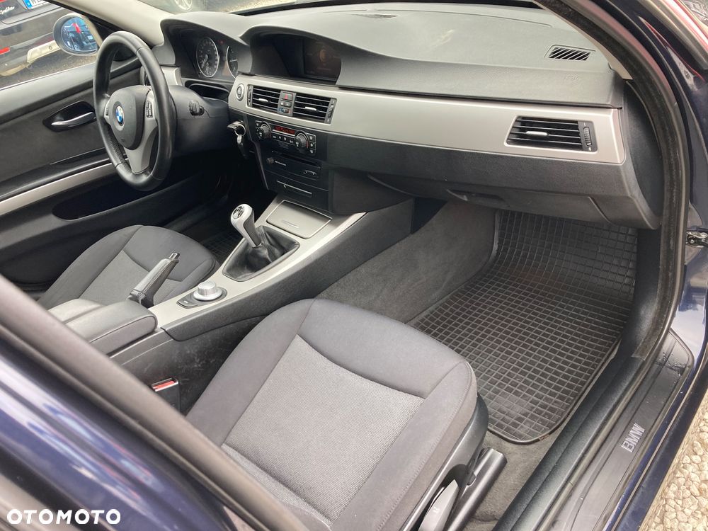 BMW Seria 3 325i - 7