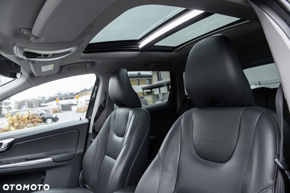 Volvo XC 60 D5 AWD Geartronic Summum - 19