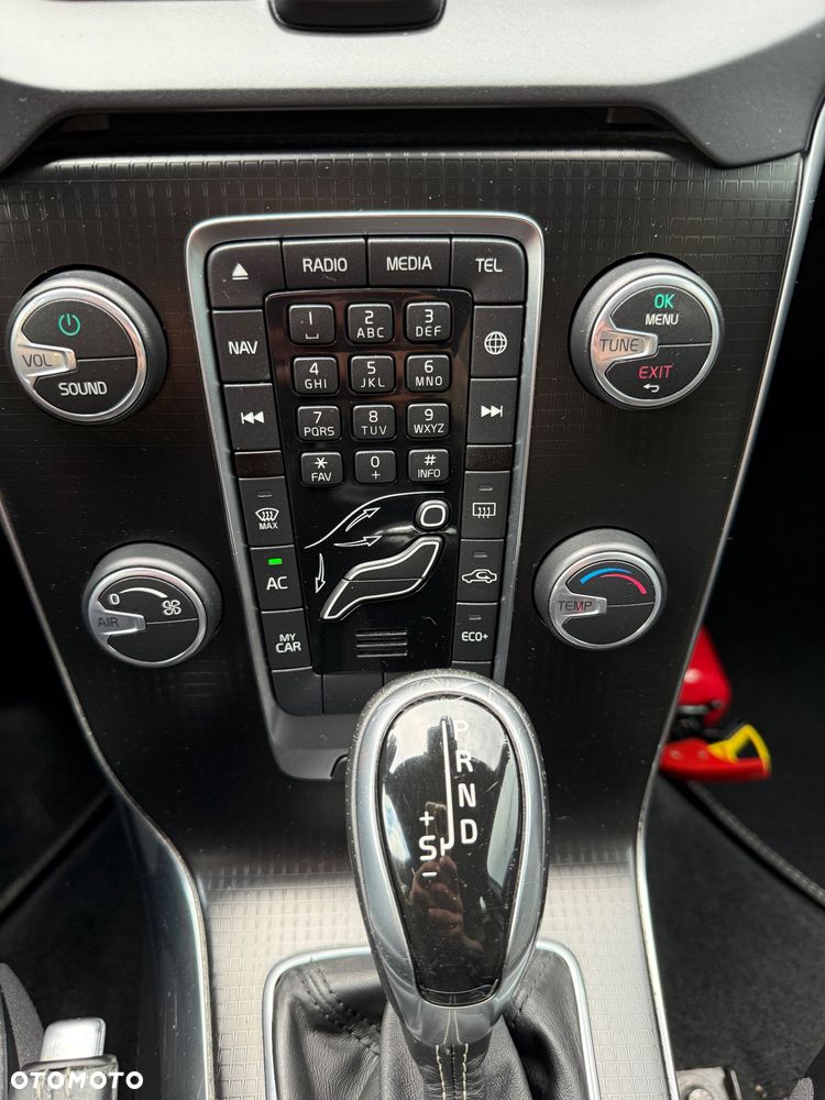Volvo V40 D3 Geartronic RDesign - 25