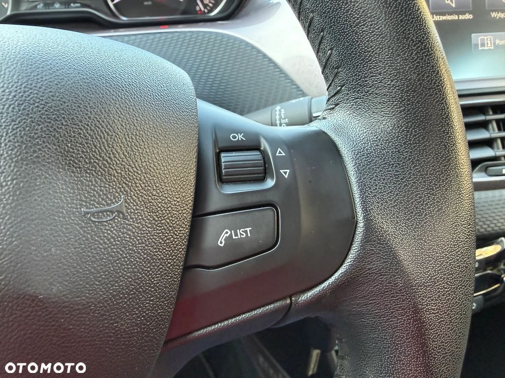 Peugeot 2008 1.2 Pure Tech Style EU6 - 22