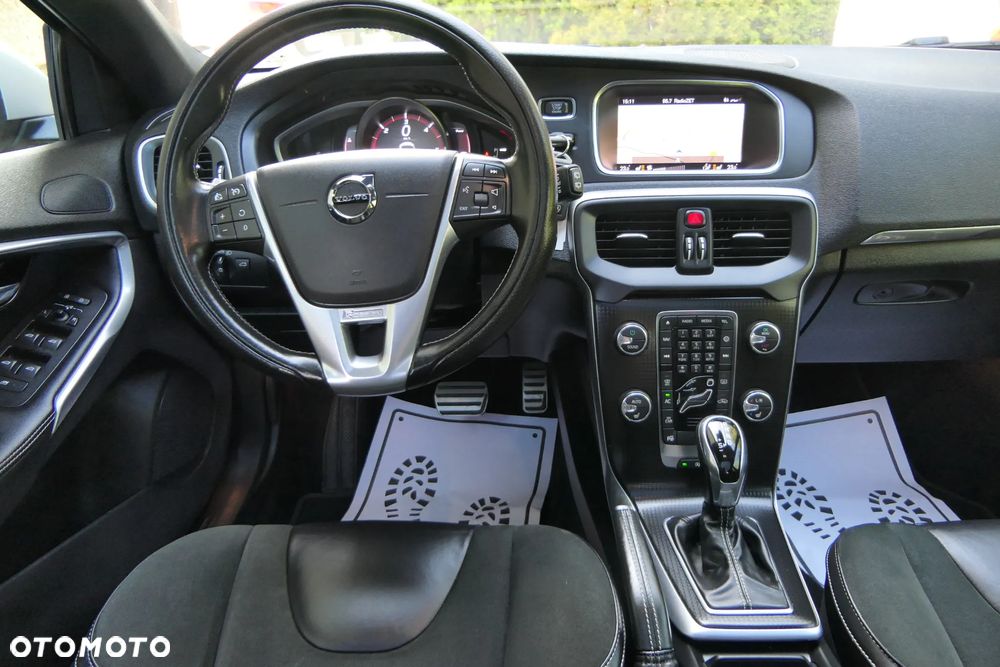 Volvo V40 D3 Geartronic RDesign - 2
