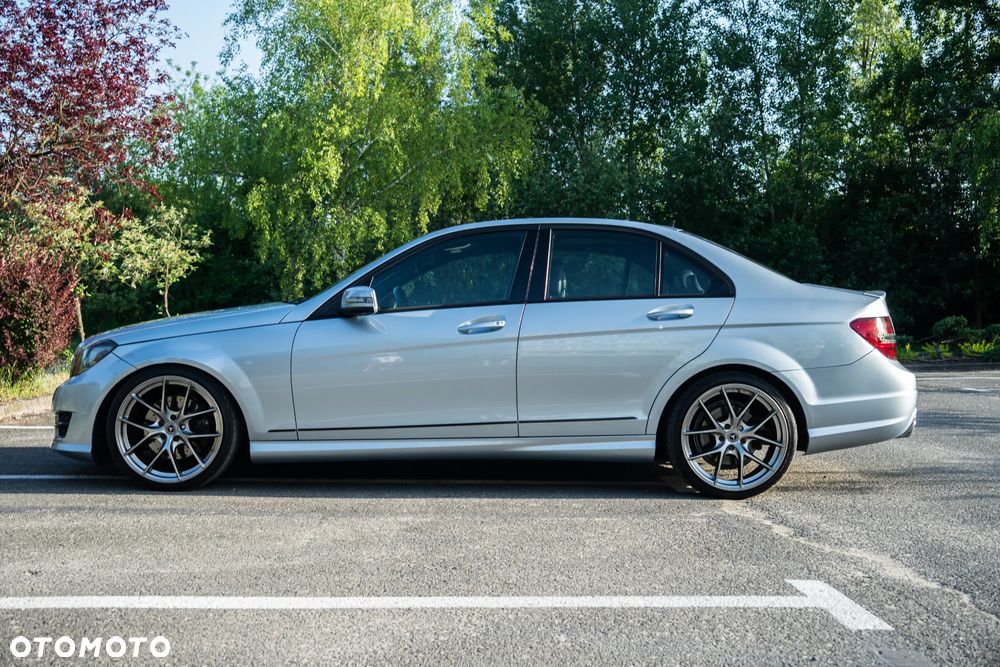 Mercedes-Benz Klasa C 350 BlueEff 4-Matic Avantgarde - 30