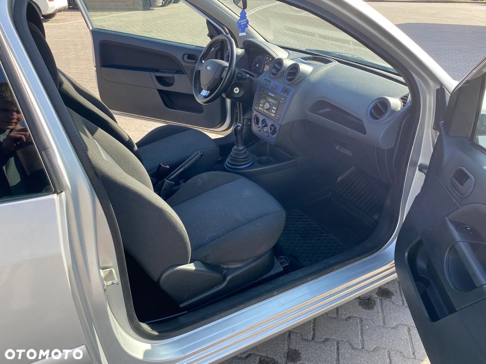 Ford Fiesta 1.3 Ambiente - 11