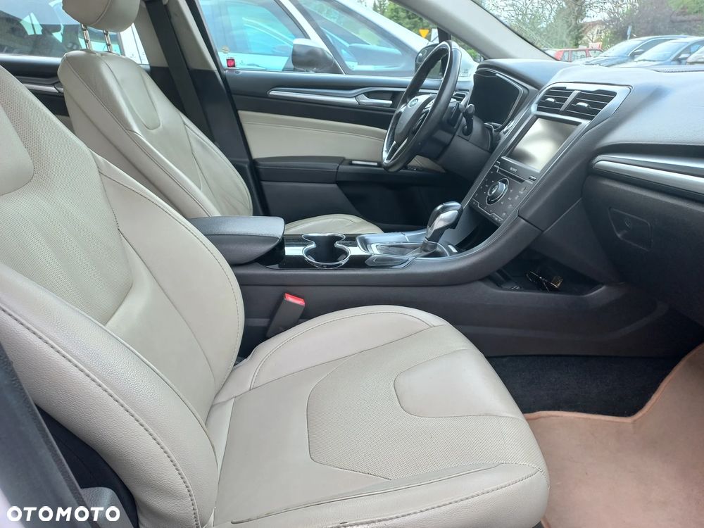 Ford Fusion 2.0 EcoBoost Titanium - 16