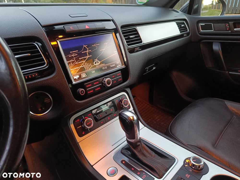Volkswagen Touareg 3.0 V6 TDI SCR Blue Motion DPF Automatik Executive Edition - 24