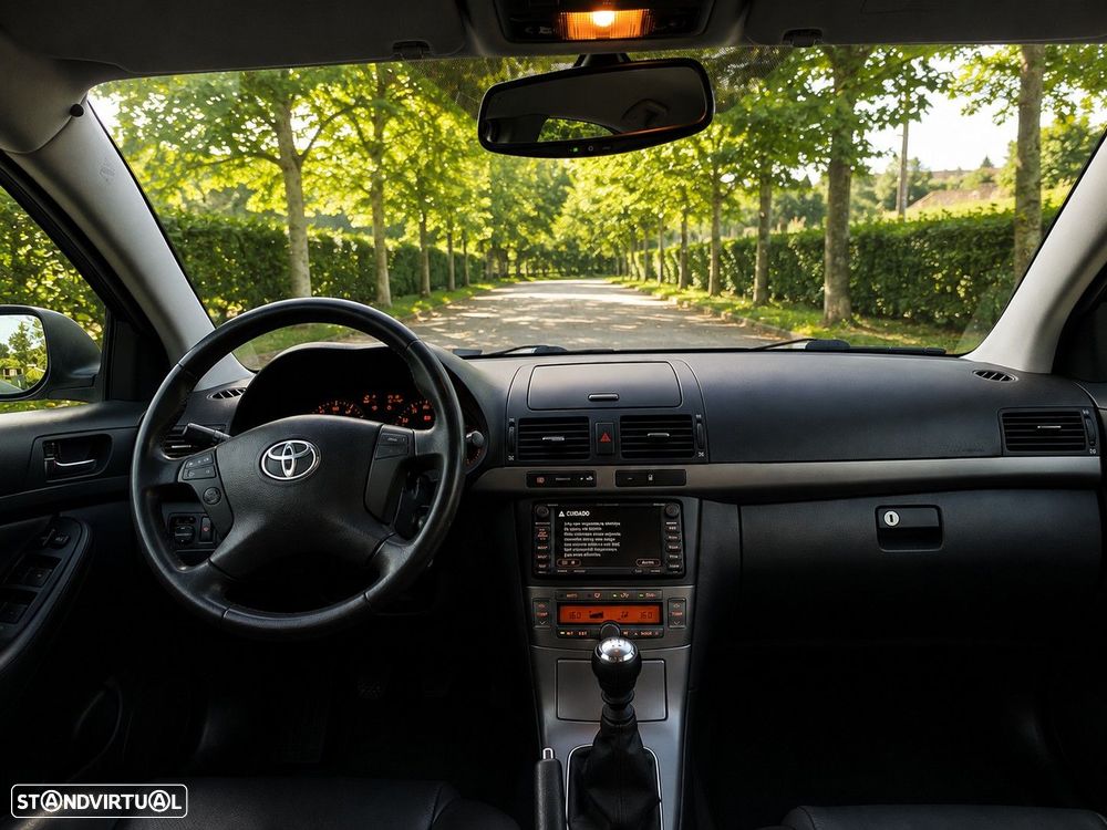 Toyota Avensis - 12