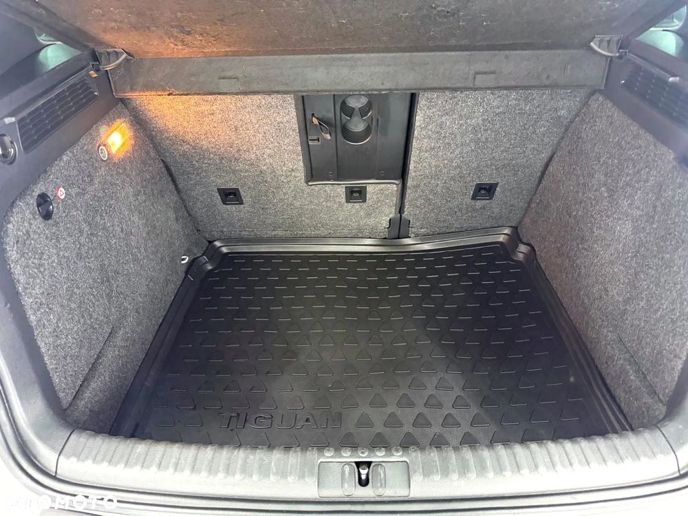 Volkswagen Tiguan 2.0 TDI SCR 4MOTION BlueMotion Technology DSG Sport & Style - 24
