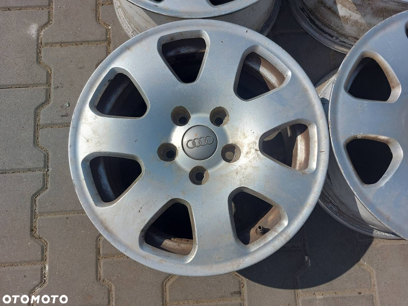 FELGA ALUMINIOWA 4 SZT 5X112 7JX15 ET39 FI57.1 VOLKSWAGEN 8E0601025 - 2