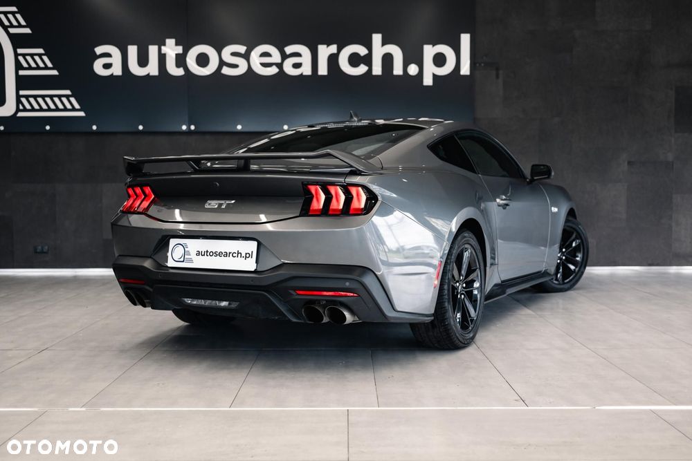 Ford Mustang - 4