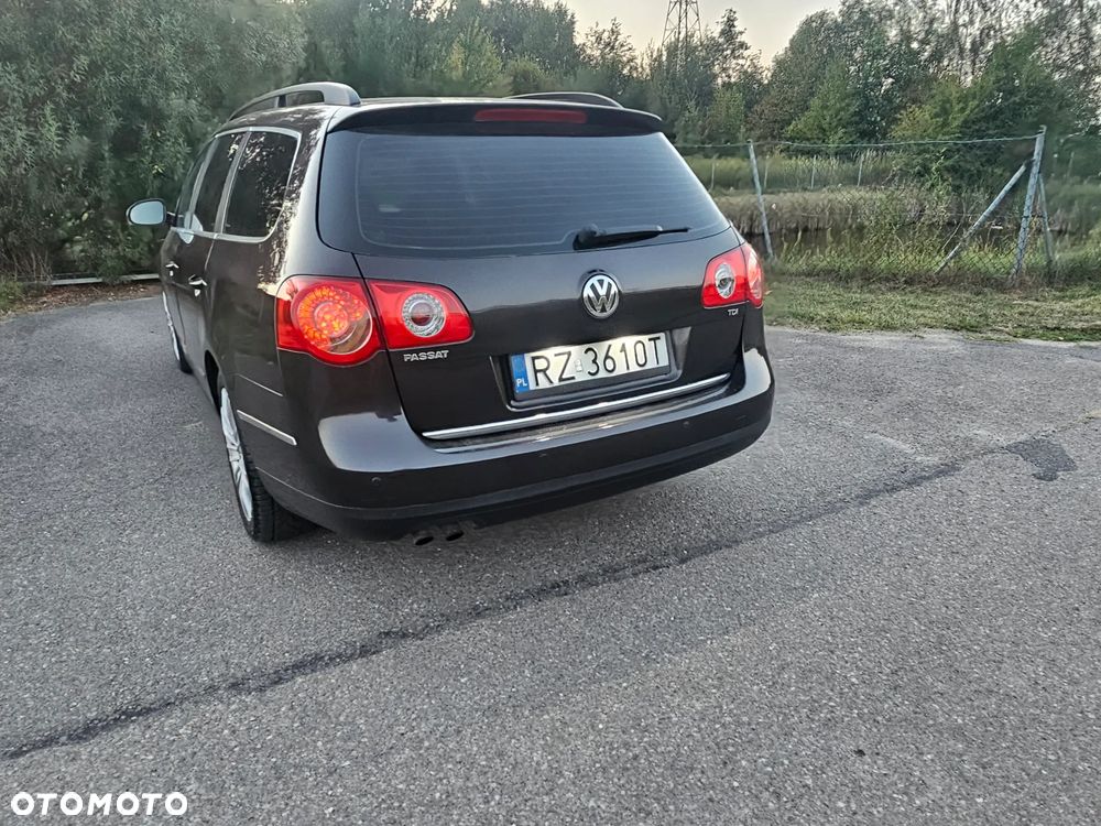 Volkswagen Passat - 11