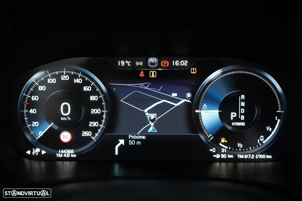 Volvo V90 2.0 T8 Momentum Plus AWD Geartronic - 9