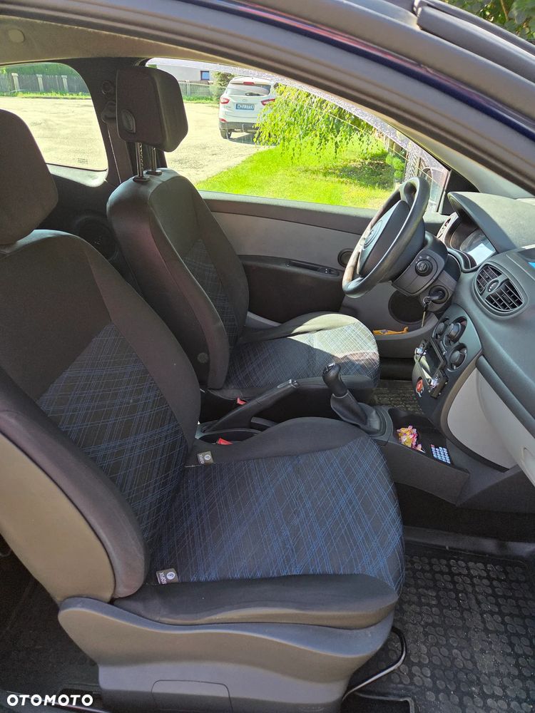 Renault Clio 1.4 16V Authentique - 8