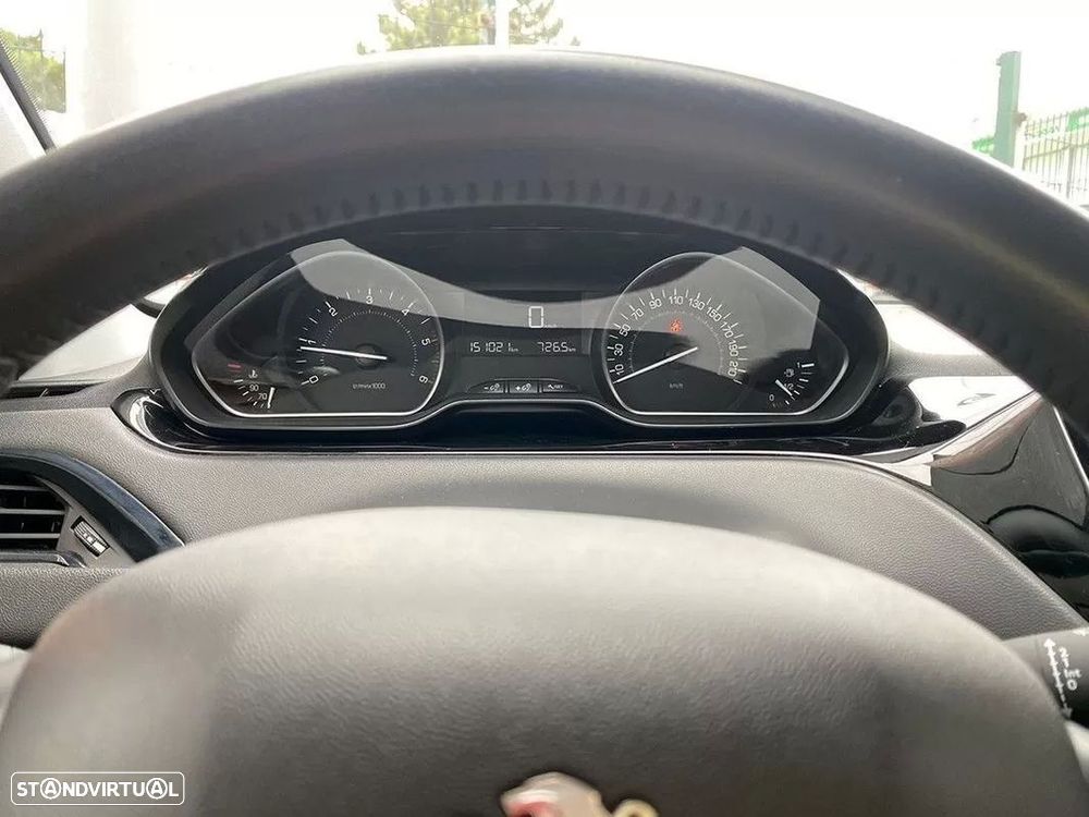Peugeot 208 - 6