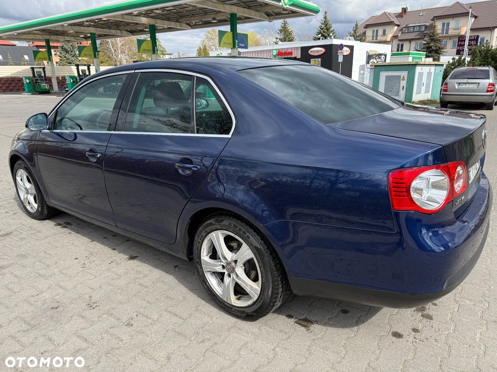 Volkswagen Jetta 2.0 TDI Comfortline DSG - 3