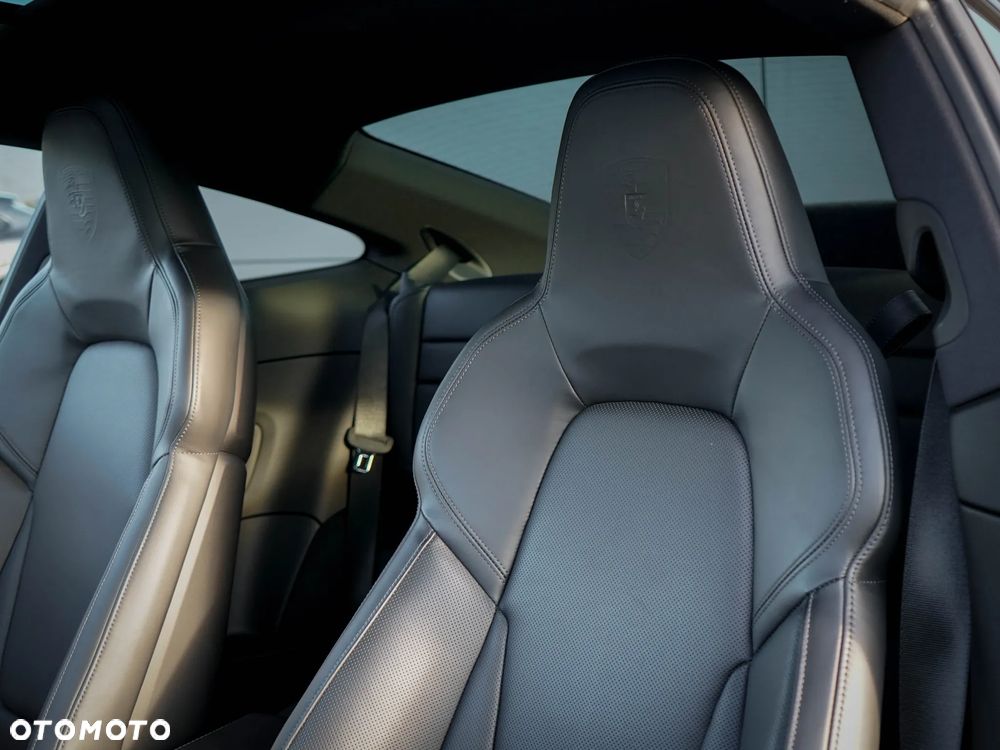 Porsche 911 Carrera 4S - 23