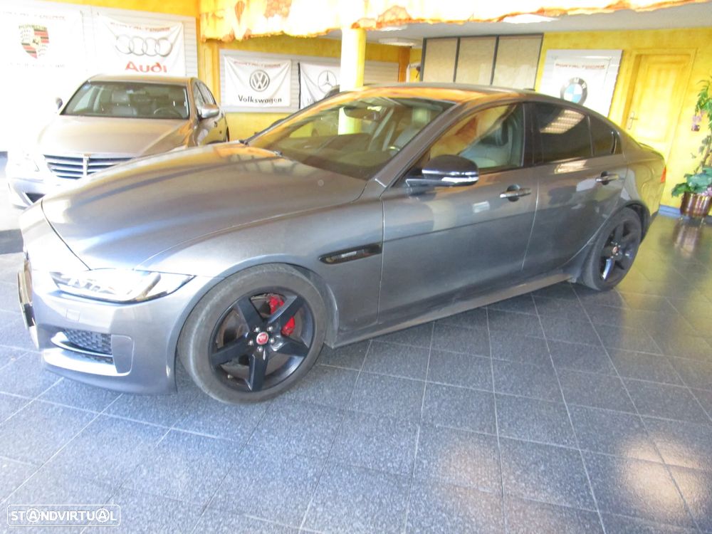 Jaguar XE 2.0 D R-Sport - 7