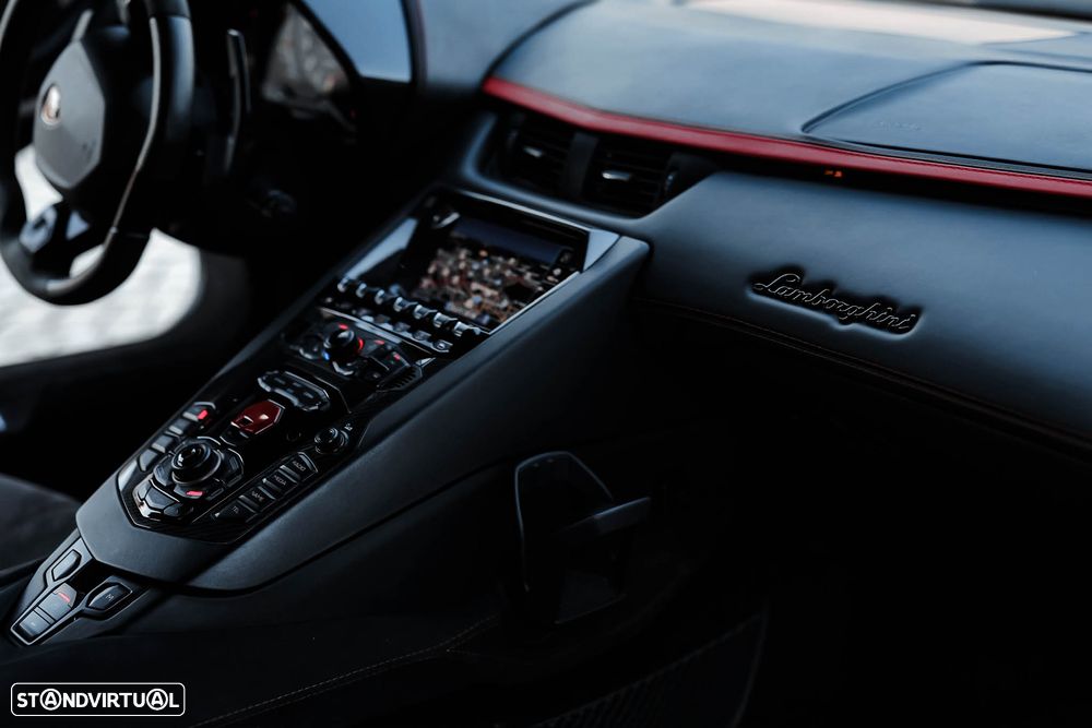 Lamborghini Aventador 6.5 V12 LP740-4 S - 14