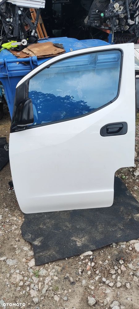 NISSAN NV200 DRZWI PRZEDNIE LEWE