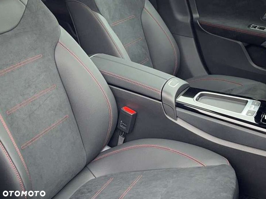 Mercedes-Benz CLA - 5