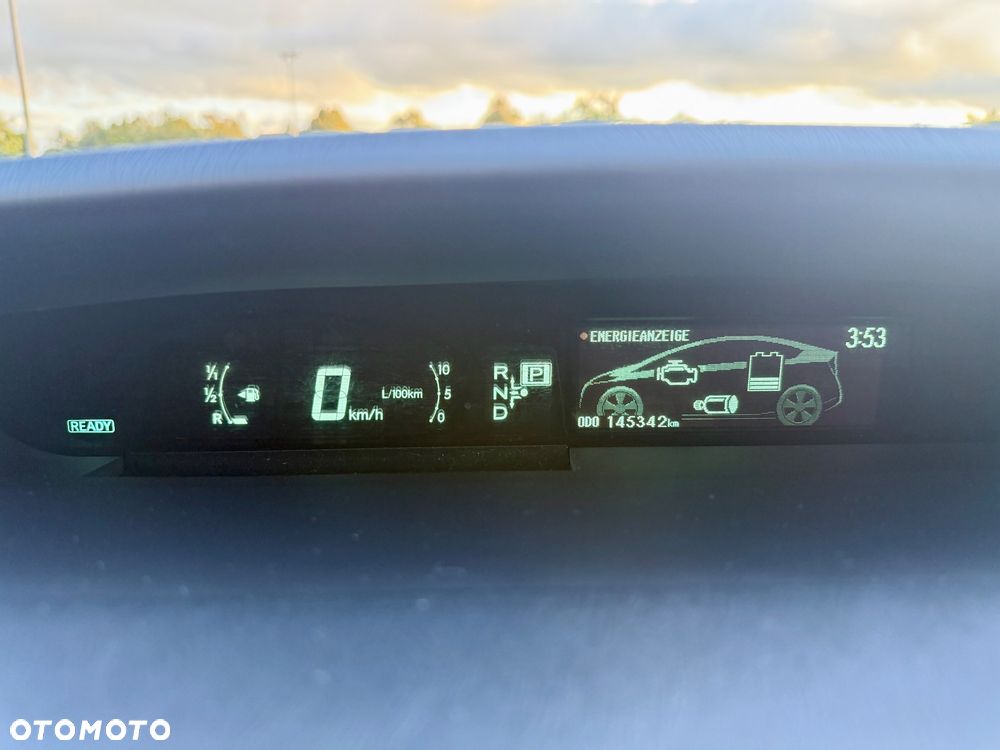 Toyota Prius (Hybrid) Life - 26